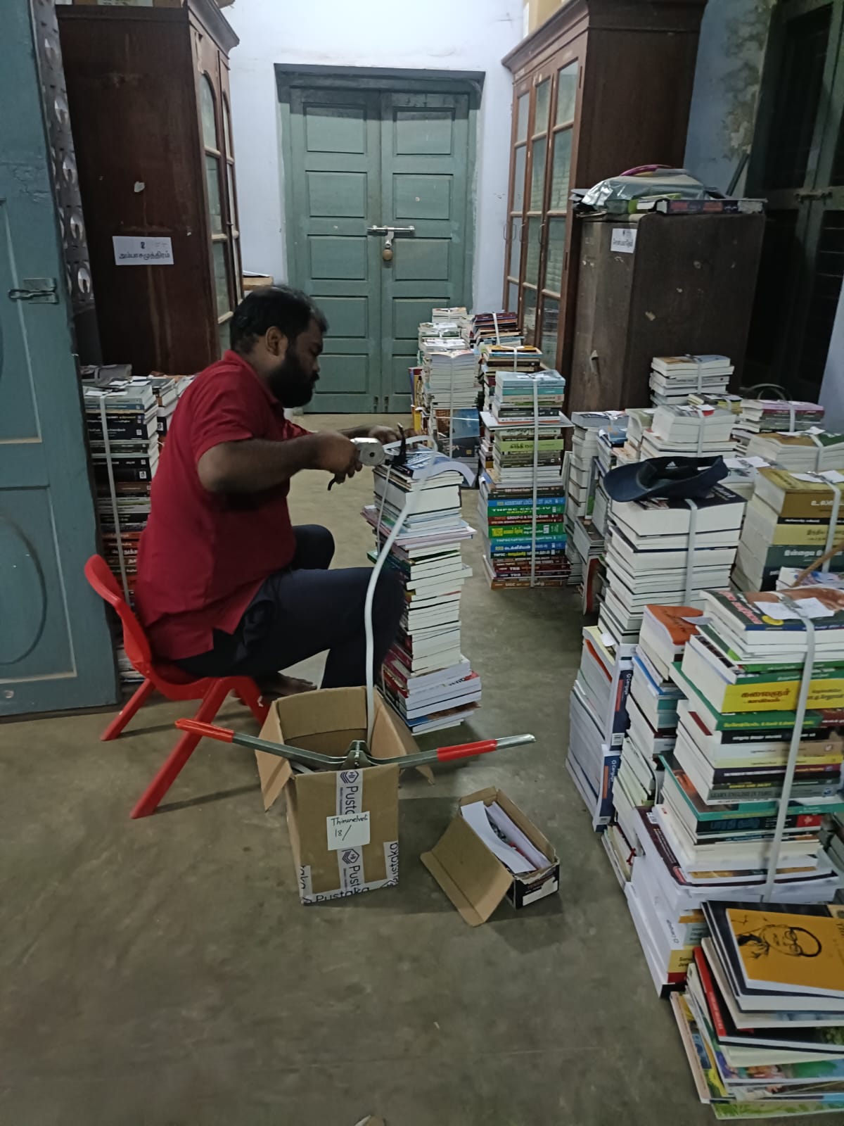 புதிய நூல்கள் பணி